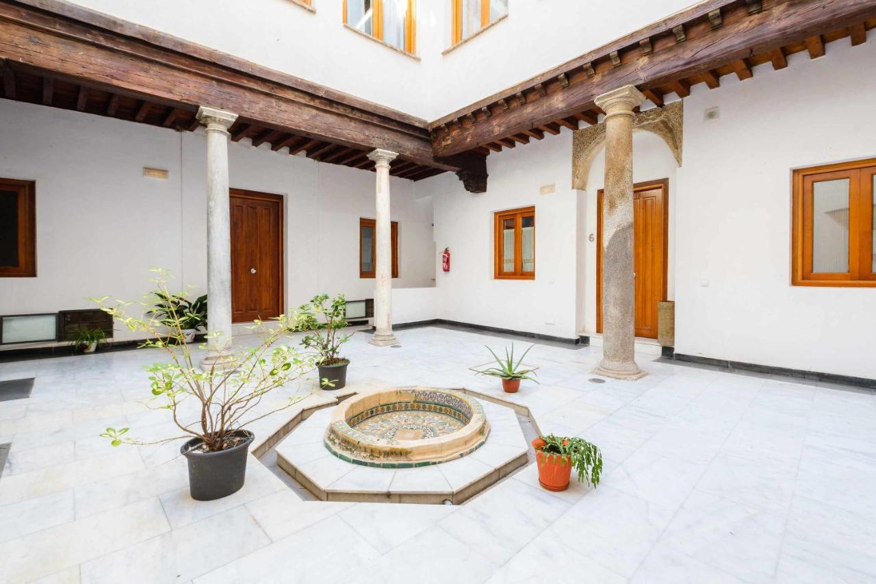 Apartamento Con Patio Junto A La Catedral By Toledo Ap Екстер'єр фото